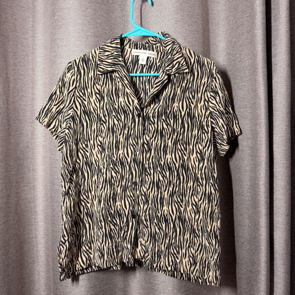 Josephine Chaus Silk Shirt Womens 8 Tan Black Zebra Print Short Sleeve Excellent
